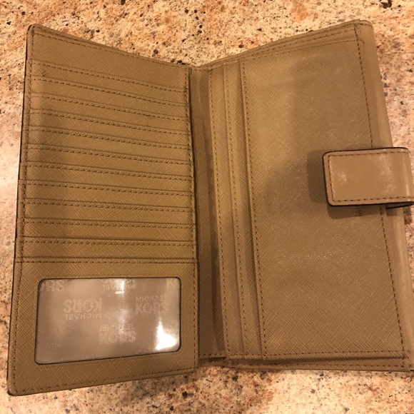 Michael Kors wallet - Picture 2 of 2